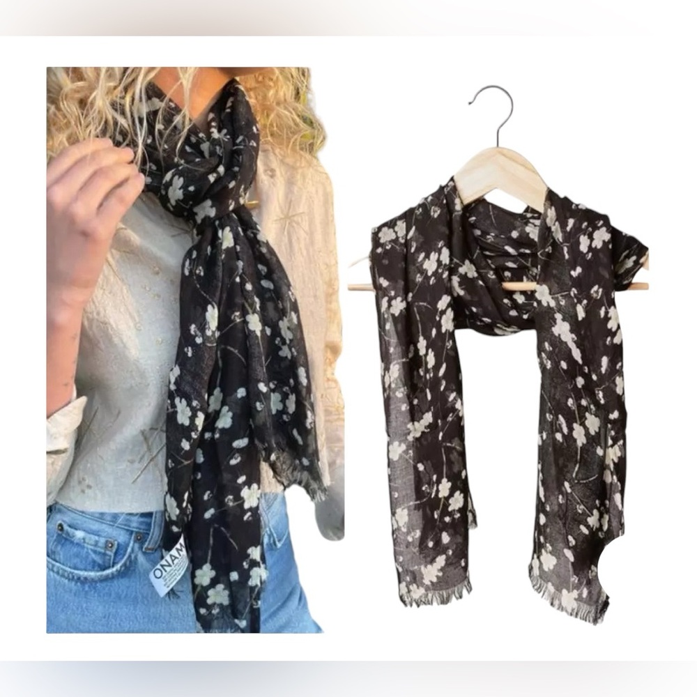 Onam Floral Scarf in Floral Bloom (Black and White)